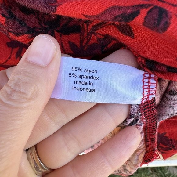 Lane Bryant Red Floral Fitted Mock Neck Keyhole Ruched Stretch Blouse Size 22/24 - Picture 9 of 11